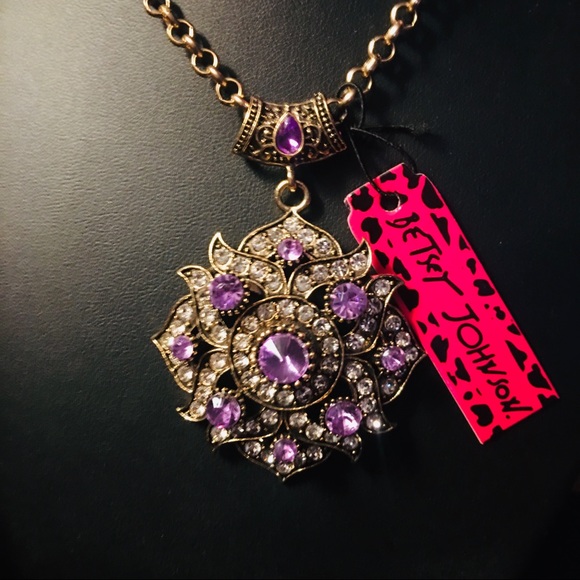 Betsey Johnson Jewelry - Stunning purple Betsey Johnson necklace J19